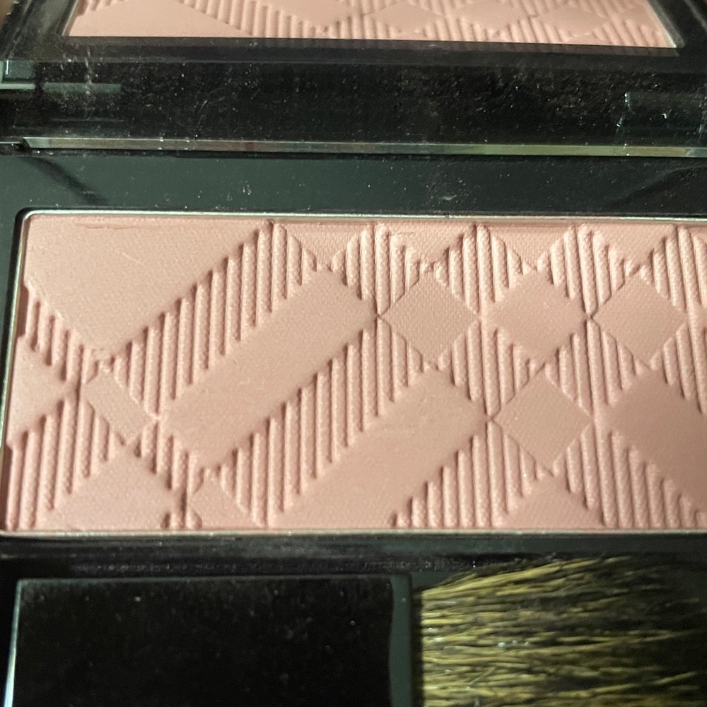Burberry Blush new no box in light glow - Picture 3 of 6